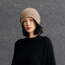2025百搭时尚秋季新款圆领后脑勺抽绳款软糯保暖，帽子，五色羊羊绒