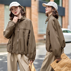 2025秋装新品经典拼接设计立领抽绳舒适通勤短款女外套,女装短外套,难舍钰依, 2025秋装新品经典拼接设计立领抽绳舒适通勤短款女外套,女装短外套,难舍钰依,