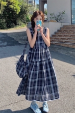 复古格子连衣裙女2025夏新款休闲俏皮韩版无袖显瘦过膝长裙送包包，女装连衣裙，诺蝶