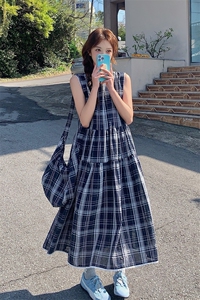 复古格子连衣裙女2025夏新款休闲俏皮韩版无袖显瘦过膝长裙送包包图片