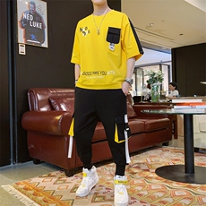 黄色