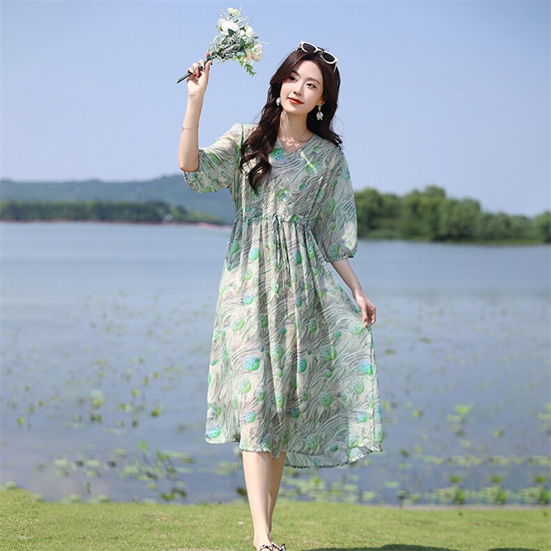 高端时尚V领碎花天丝雪纺连衣裙女2025夏季新款宽松显瘦度假裙子,女装连衣裙,凝聚力