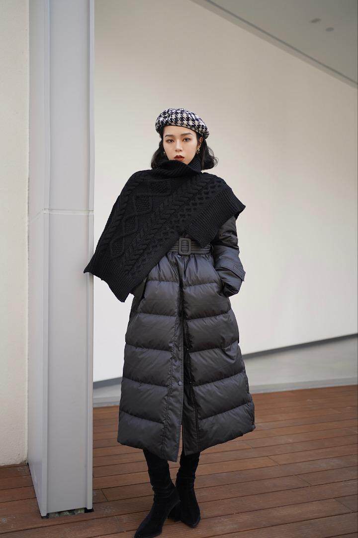 不对称涉及毛衣披肩搭配羽绒服、解锁时尚新“穿”法～，女装针织衫/毛衣，GN