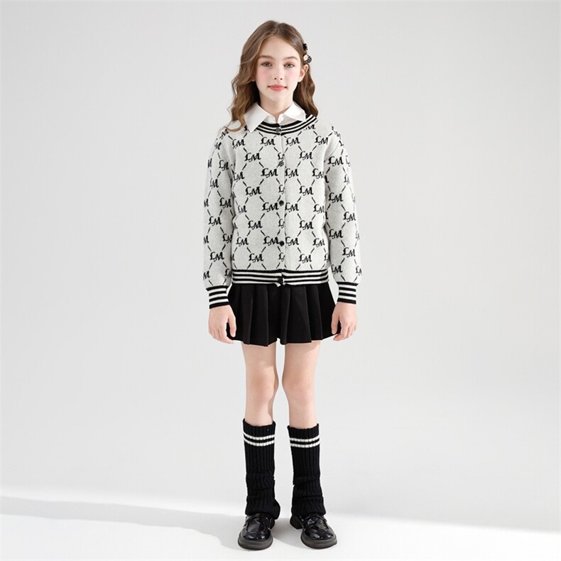 时尚百搭通勤儿童加厚字母开衫，童装儿童羊毛衫，牧皓研