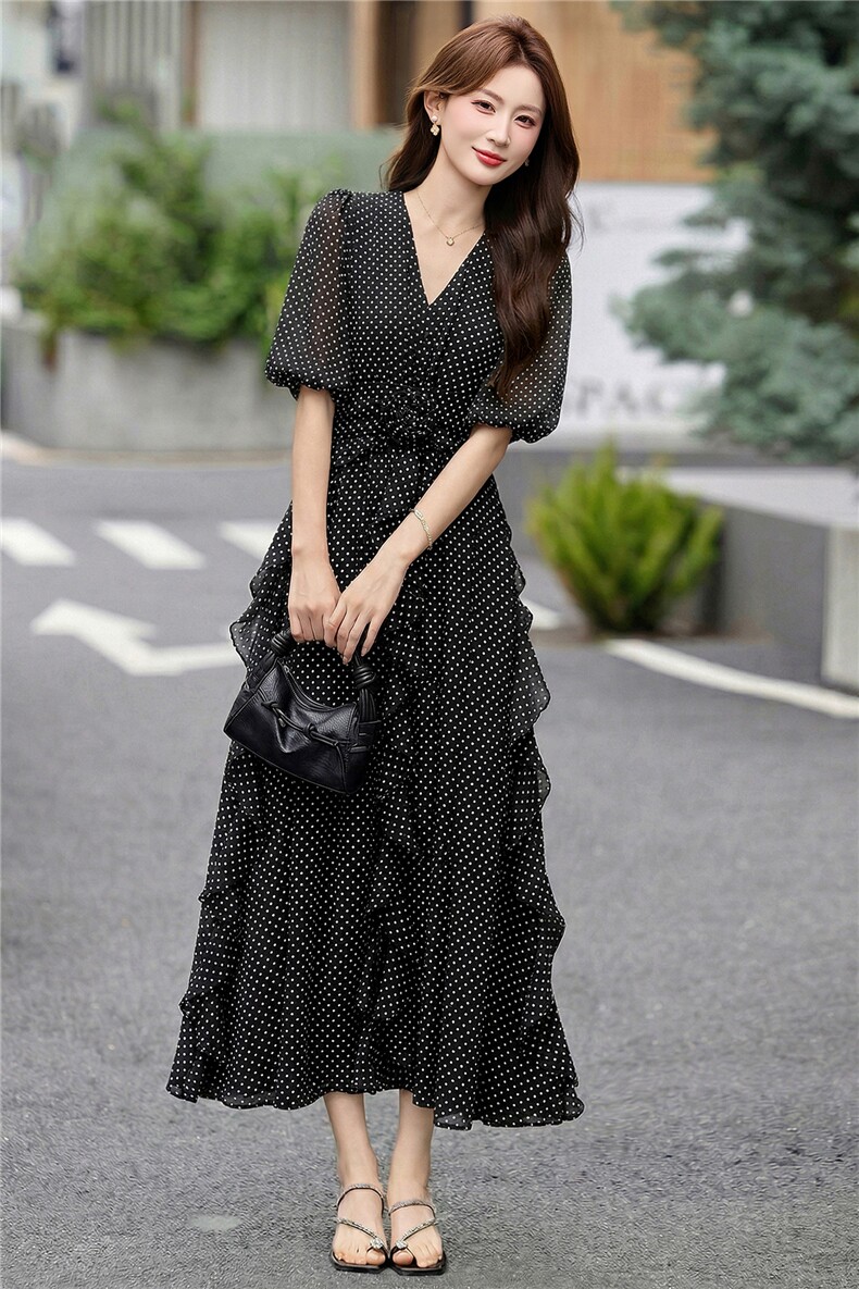 时尚潮流2026年夏季优雅气质V领波点修身连衣裙,女装连衣裙,江南富贵女