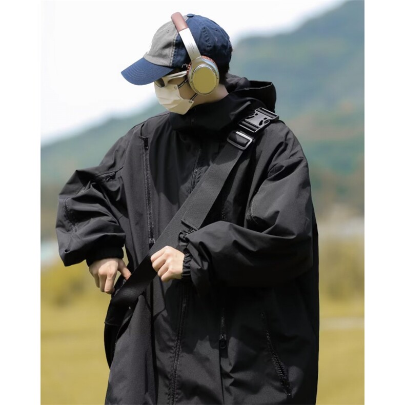 潮牌春秋季日系机能黑武士冲锋衣外套男美式运动防水连帽高领夹克图片