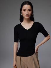 大码夏季胖MM韩系小众设计感显瘦上衣，女装T恤，更慕羊绒