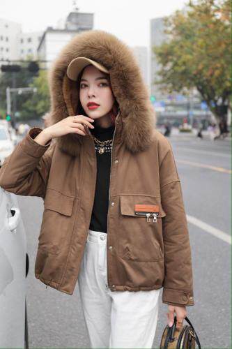 2021早冬上新大狐狸毛领左胸贴牌拉链设计短款派克服，女装，红雀纺