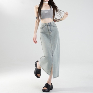 浅色牛仔半身裙女2025年夏季新款设计感开叉高腰中长包臀裙子,羽毛沙滩裙日常搭配图片