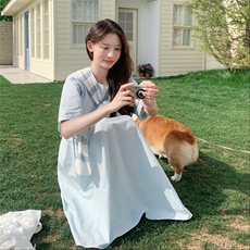 蓝色条纹披肩连衣裙女夏季2025新款小个子宽松韩系爆款衬衫裙流行，女装连衣裙，蝶眷