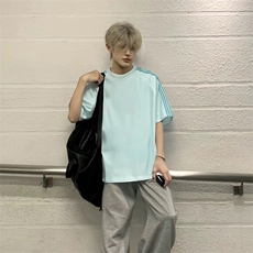 抖音得物品质二开240克宽松纯棉美式潮牌印花三条杠中性风短袖T恤，男装T恤，电商A486