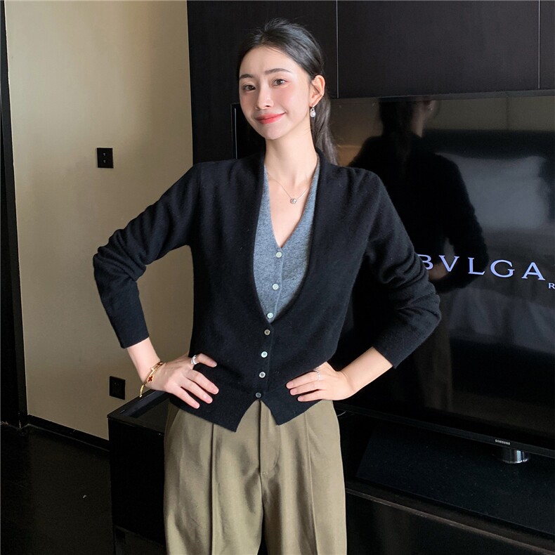 2025秋冬百搭时尚假两件深v领长袖针织衫,女装羊绒衫,玛卡隆羊绒