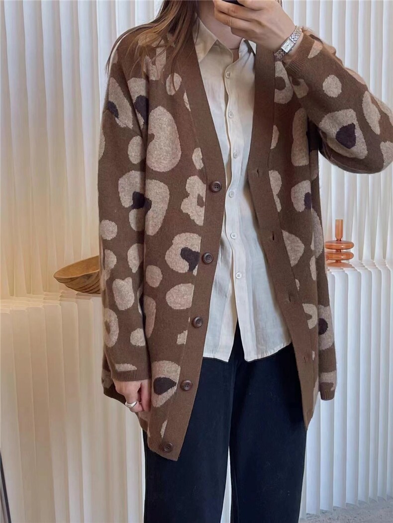 韩系风格三色豹纹开衫2024年秋季长袖开衫,女装羊毛衫,纳慈羊绒