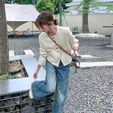 米杏色外套女2023年秋冬新款高级设计感小众夹克棒球服小香风外套，女装短外套，辉之琳