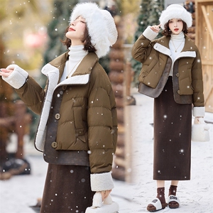 羽绒服女2024冬季新款超好看洋气休闲短款拼接羊羔毛保暖厚面包服图片