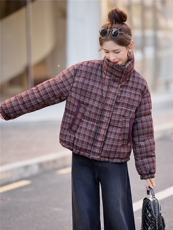 2025冬新款格纹立领短款白鸭绒羽绒服女，女装羽绒服，余墨