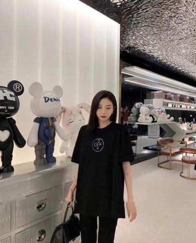 新款OFF～烫片、压花工艺、质感满满～黑，白两色～均码,女装,LOVELS