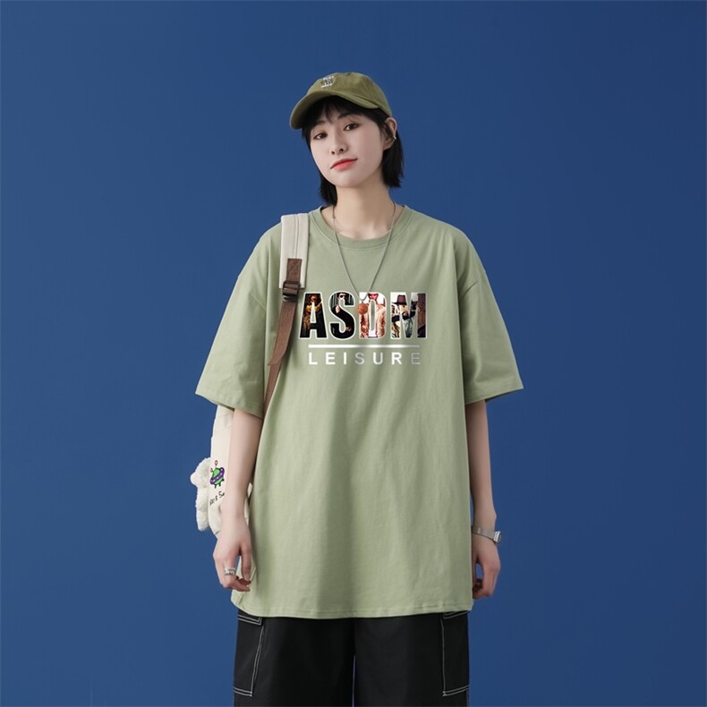 T1543P25中性英伦印花圆领T恤男蓝墙女模中性模特男士宽松T恤图片