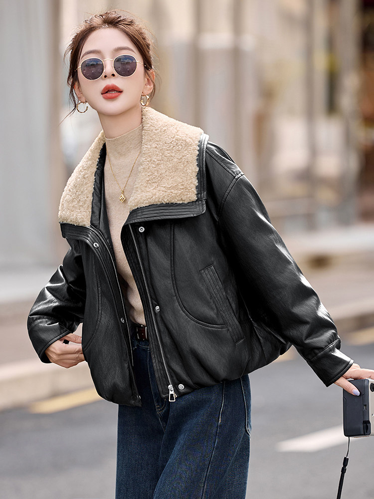 羊羔毛领拼接PU皮羽绒服女2025冬季新款小个子气质显瘦白鸭绒外套,女装羽绒服,衣之秀