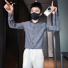 蓝灰色