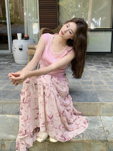 粉色上衣碎花半身裙套装女2025夏季新款氛围感穿搭超仙减龄两件套图片