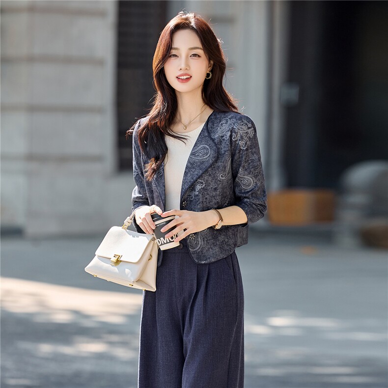 2025秋装新款简约时尚复古休闲短外套，女装短外套，罗腾