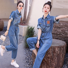 2023年夏款新款简约时尚个性气质翻领抽绳收腰显瘦薄款牛仔连体裤，女装连体裤，瑶迪依秀