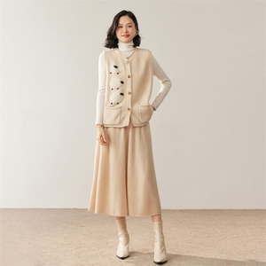 2025年秋季新款小羊刺绣马甲无袖时尚百搭单排扣，女装针织衫/毛衣，鸥蕊娅羊绒