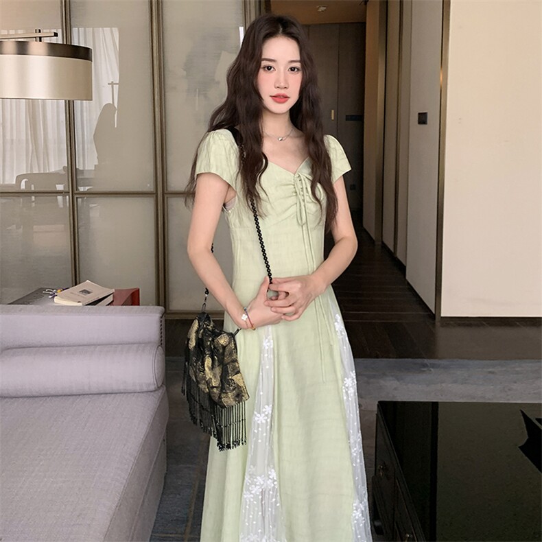 蕾丝拼接绿色连衣裙女夏2025新款高级感流行绝美超火小众设计感,女装连衣裙,浙宝305