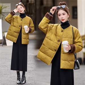 现货。现货。2025年冬季羽绒保暖新中式羽绒服图片