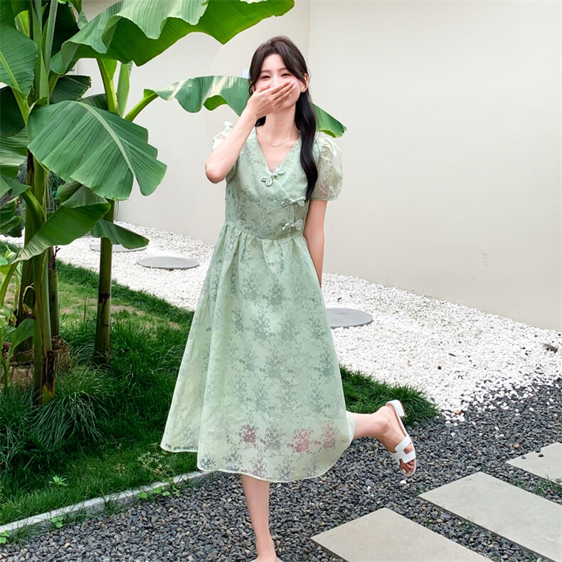 新中式国风连衣裙女2025新款夏季轻奢高级感气质名媛洋气v领裙子，女装连衣裙，然然
