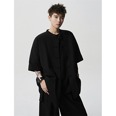 黑色