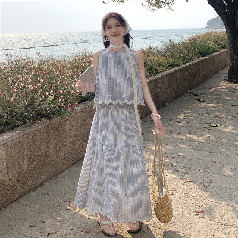 2025夏季新款韩系甜美气质条纹刺绣花边显瘦时尚背心半身裙两件套图片