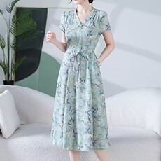 夏季新款大码女装连衣裙冰丝简约通勤轻柔透气A字长裙子，女装连衣裙，娇莉