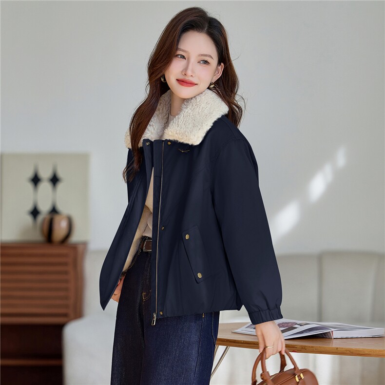 现货。2025冬新款休闲派克服加绒加厚外套女显瘦保暖棉衣短款,女装棉衣/棉服,依万里