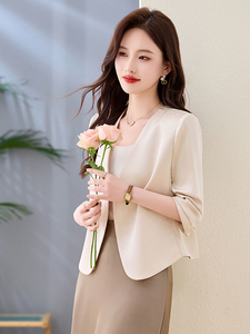 气质简约通勤微皱缎面七分袖无领外套2026春季新款女西装图片