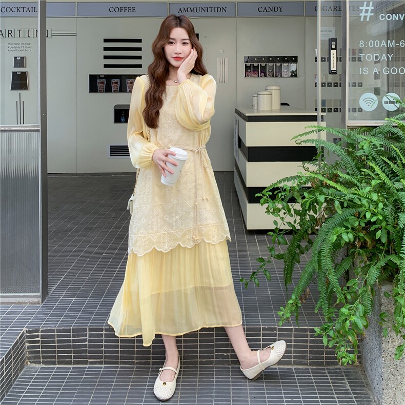 高级感文艺风蕾丝拼接黄色长袖连衣裙女春秋超火好看漂亮收腰长裙,女装连衣裙,2C158
