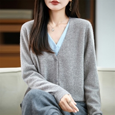 2025年秋季时尚百搭通勤简约V领假两件，女装羊毛衫，大美人高端店