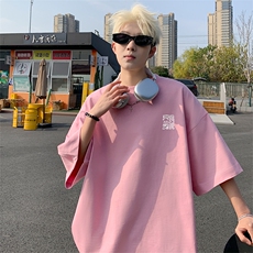 粉红色