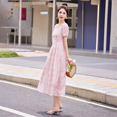 粉色小香风蕾丝连衣裙女2025新款夏季方领高级感法式洋气收腰显瘦，女装连衣裙，韩蜜菓