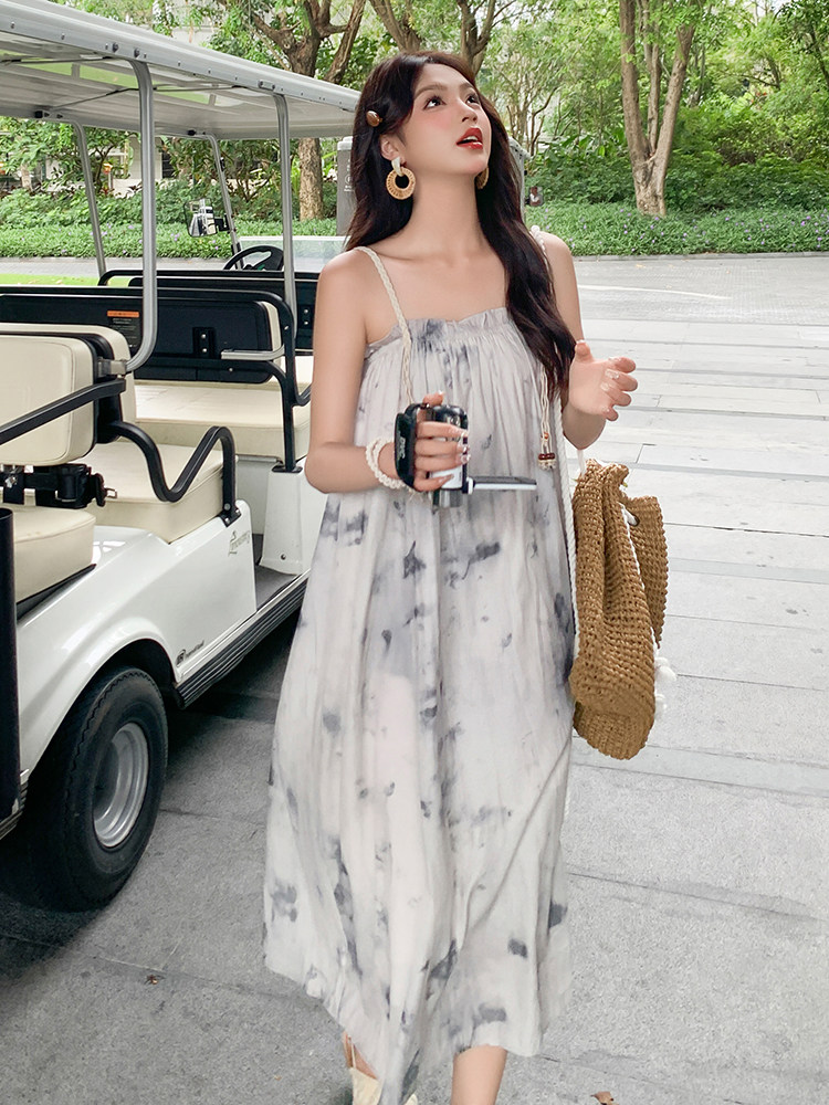 法式气质碎花吊带裙2025新款夏季流行穿搭海边度假漂亮好看连衣裙,女装连衣裙,诺蝶