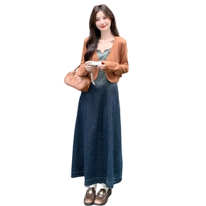 渐变色复古牛仔吊带连衣裙套装女2026秋巨好看针织开衫长裙两件套图片
