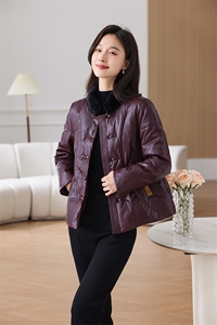 皮衣羽绒服女2025年洋气百搭时尚妈妈装冬季大码宽松白鸭绒外套图片