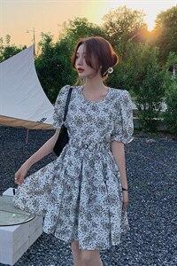 2021夏季新款女装碎花A字裙中长款连衣裙图片