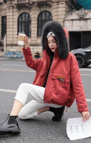 2021早冬上新大狐狸毛领左胸贴牌拉链设计短款派克服，女装，红雀纺