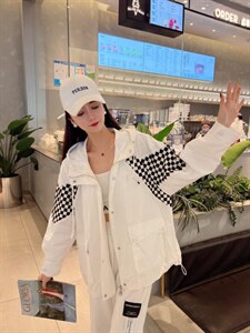 春季拼格子休闲风衣外套图片