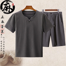 深灰上衣＋深灰短裤