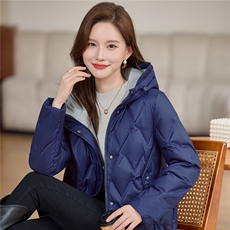 现货2025年冬季时尚休闲连帽保暖羽绒服，女装羽绒服，依恋蒂丝