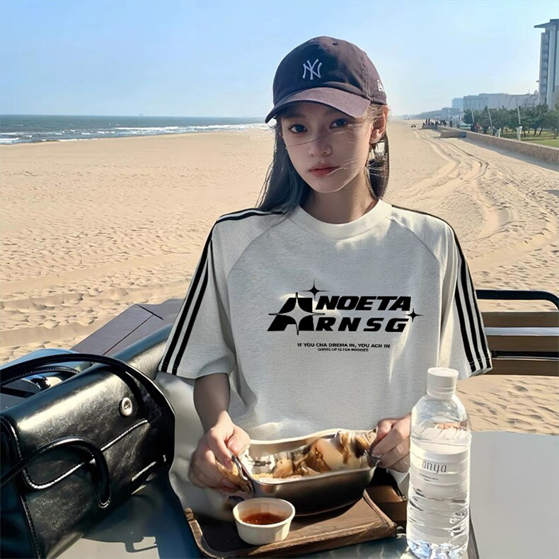 抖音得物品质二开240克宽松纯棉美式潮牌印花三条杠中性风短袖T恤,男装T恤,电商A486