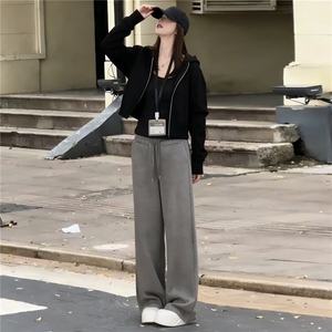 韩版时尚套装女秋季新款连帽短款卫衣内搭黑色背心阔腿长裤三件套图片